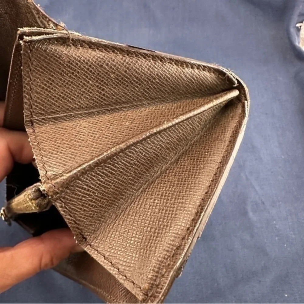 AUTHENTIC Louis Vuitton wallet. Damier Graphite Canvas.